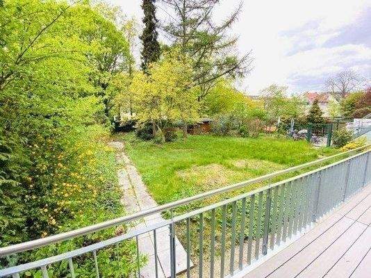 EG Terrasse mit eigenem Garten