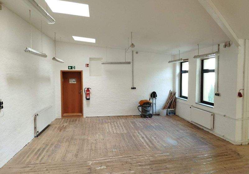 * !!!!!!!!!!!!!!!!!!!!! Atelier- Lagerhalle-Produktionsstätte- DAS HABE ICH GESUCHT  !!!!!!!!!!!!!!!!!!!!!   *