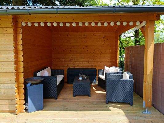 Gartenhaus mit Freisitz