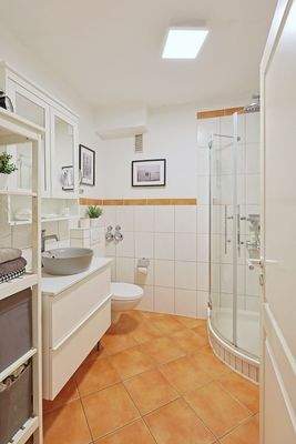 Duschbad mit Stellplatz für Waschmaschine