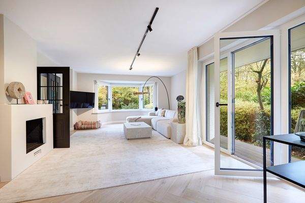 Wohnzimmer mit Kamin