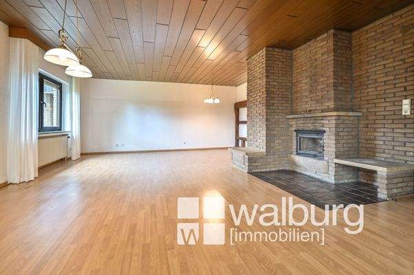 22 großer Wohnbereich