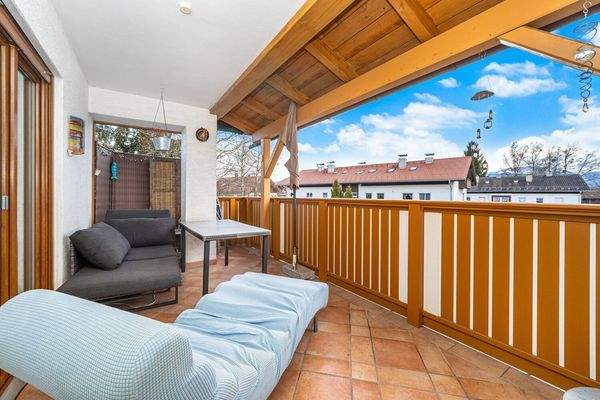 Balkon mit Blick in die Berge