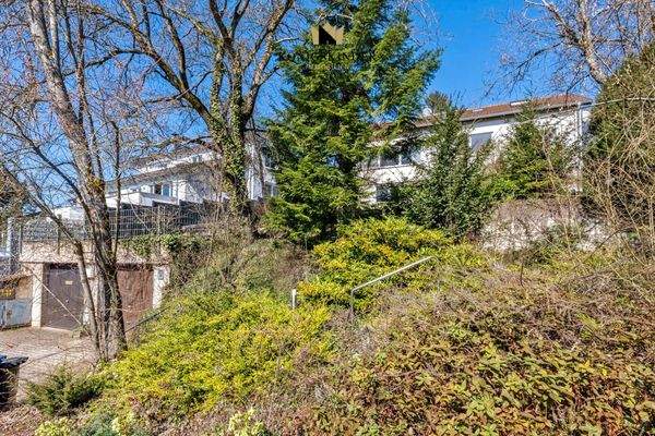 Sehr großes Grundstück