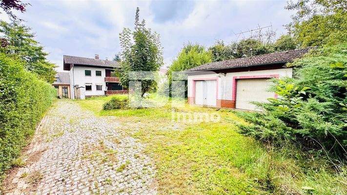 Innenhofbereich / Doppelgarage