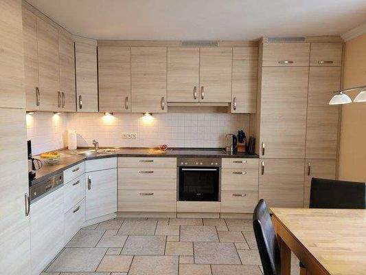 Wohnküche mit Essplatz.jpg
