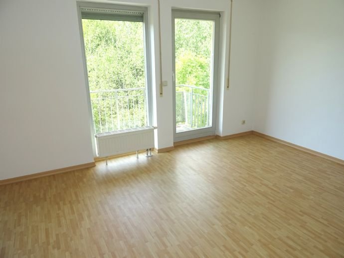 ** mit Balkon ** Kleine 2 Zimmer Wohnung im Zentrum von Werdau zu vermieten!