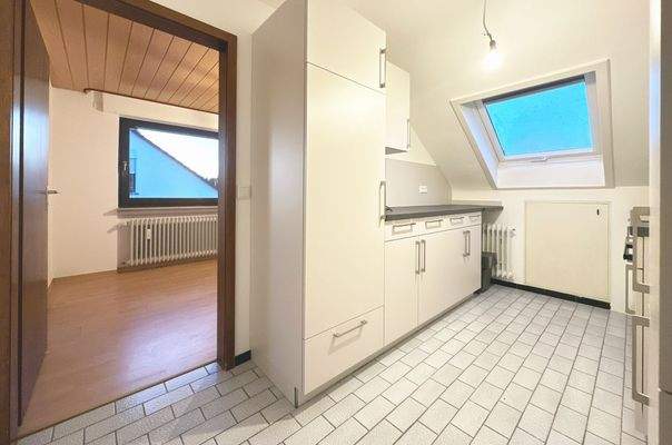 Küche mit Einbauküche, Blick 2