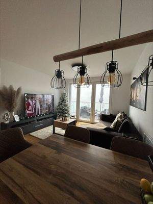 Wohn- und Essbereich.jpeg