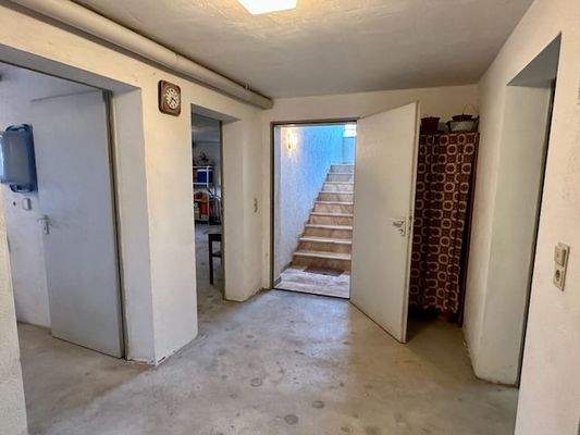 KG | Flur Blick zum Treppenhaus