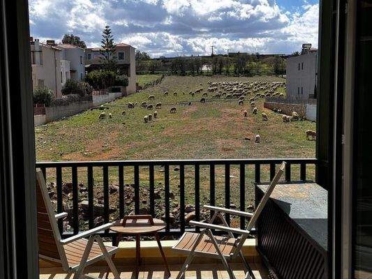 Kreta, Panormos: Apartment im ersten Stock in einer Wohnanlage zu verkaufen