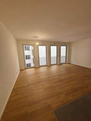 Helles Wohnzimmer mit Parkett