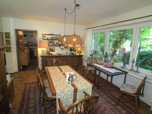 Eßzimmer mit Blick zum Pool.JPG