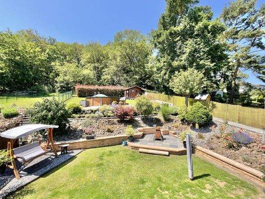 Blick von Balkon in den Garten