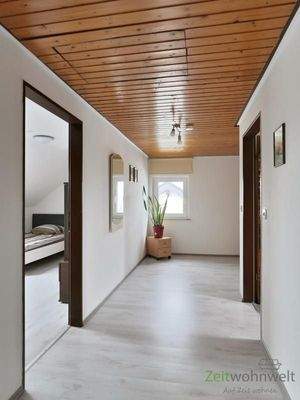 großer Wohnungsflur