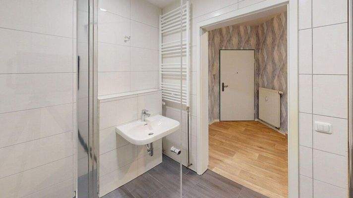 Badezimmer mit Dusche