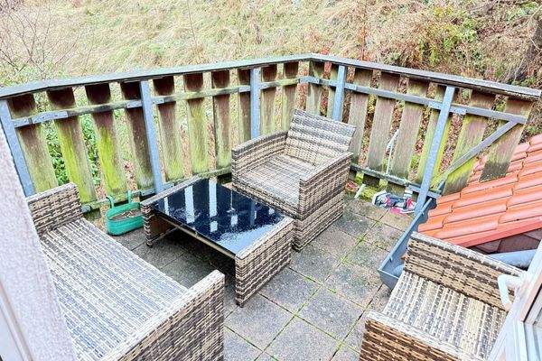 Balkon mit Blickrichtung Wald (1.OG links).jpeg