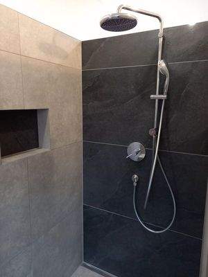 Dusche im Bad OG