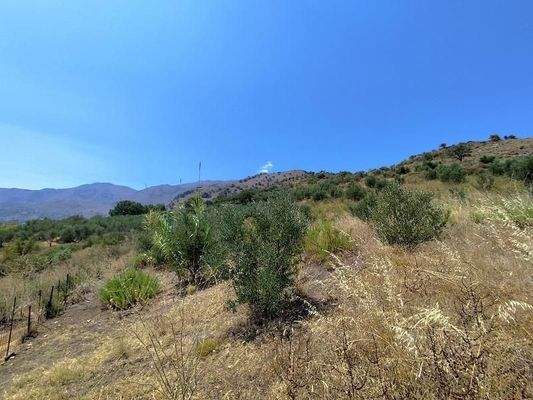 Kreta, Georgioupoli: Premium-Grundstück mit fertiger Lizenz in der Nähe des Dorfes zu verkaufen