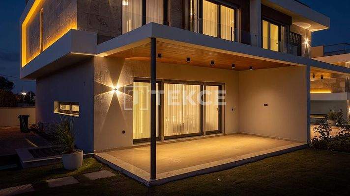 Semi-Detached Villas with Pool in İzmir Urla