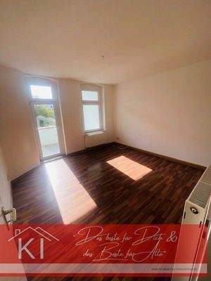 Wohnzimmer mit Balkon