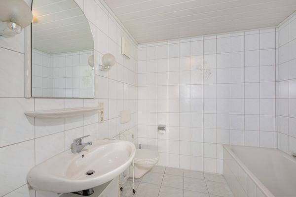 Haus rechts: Bad EG