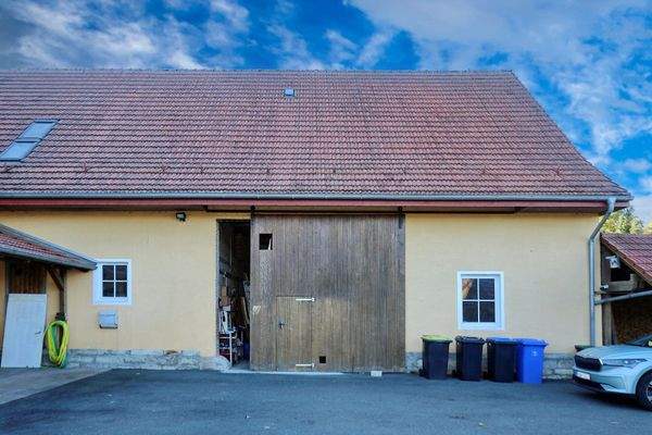 Stallung und Scheune