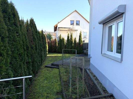 Terrasse u. Grünfläche ELW