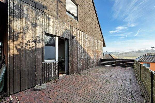 große, sonnige Terrasse