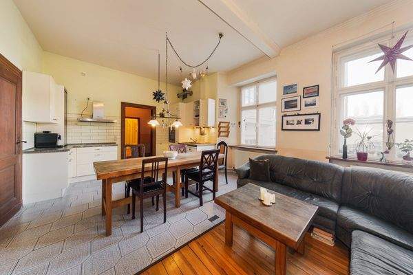 Zur Küche hin geöffnet