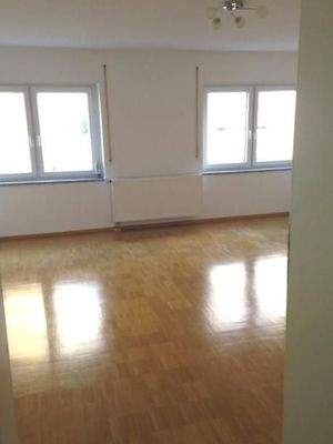 Helles, gräumiges Wohnzimmer