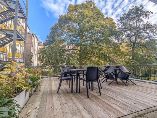 Terrasse mit Sitzmöglichkeiten