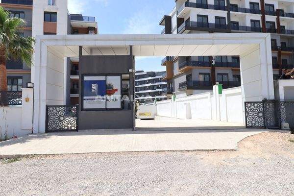 Apartments for Sale in a Secure Complex in Antalya Altintas