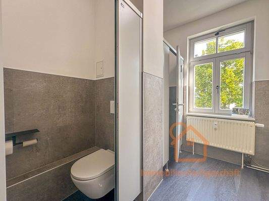 Modernes WC im Büro