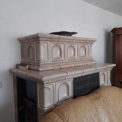 Wohnzimmer mit Kachelofen