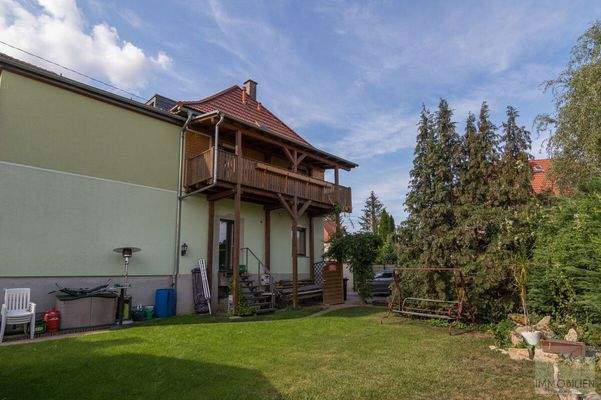 Außenansicht mit Balkon