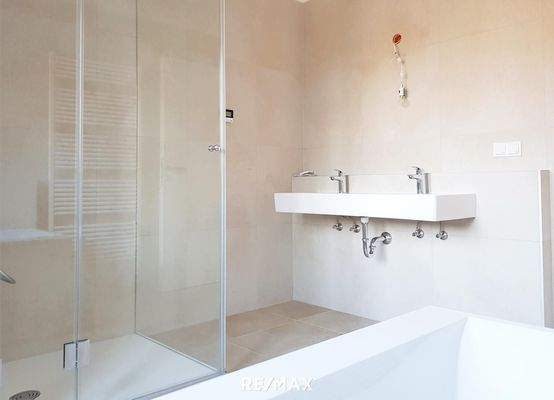 Badezimmer (Musterhaus)