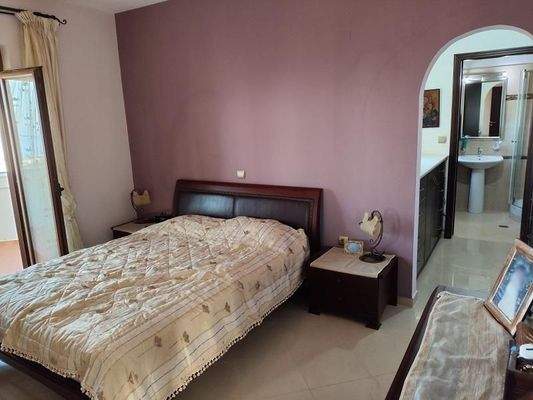 Kreta, Violi Charaki: Exquisites Haus mit Panoramablick auf das Meer und die Stadt Rethymno zu verkaufen