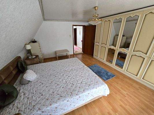 OG Schlafzimmer 1 Bild 4.jpg