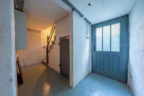 Keller mit Zugang Garten