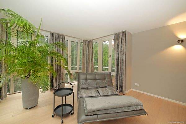 lichtdurchfluteter Wohnbereich