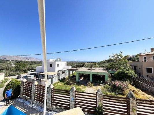 Kreta, Kournas: Schöne Villa mit drei Schlafzimmern, nur wenige Schritte vom Kournas-See entfernt