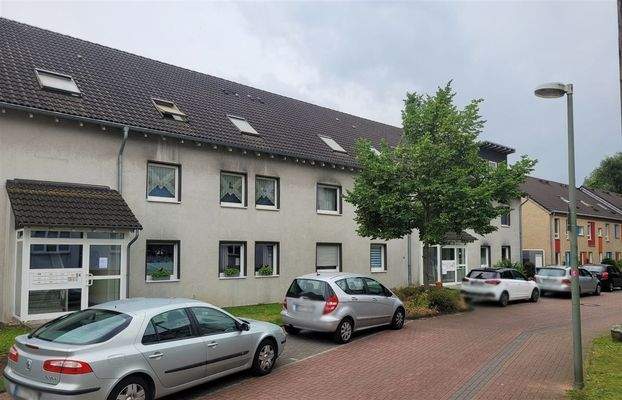 Blick auf Mehrfamilienhaus