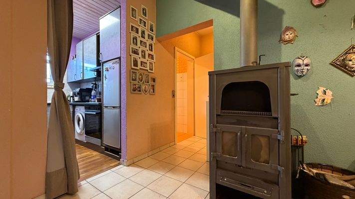 Großes Wohnzimmer mit Kamin