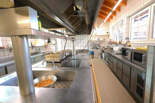 ...und dann in die blitzblanke Küche...