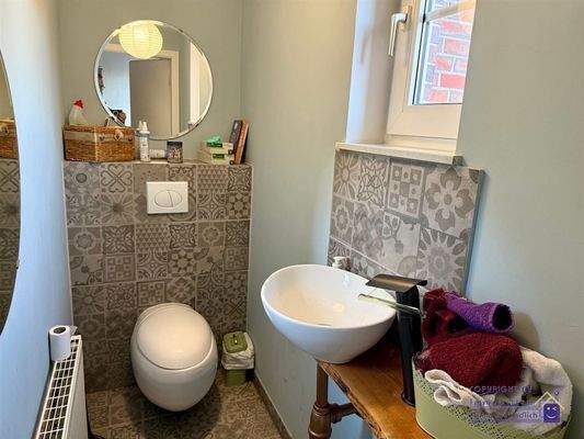 19 FF 151 Ga¨ste WC