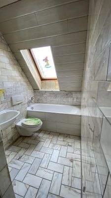 Bade mit Dusche Wanne und WC