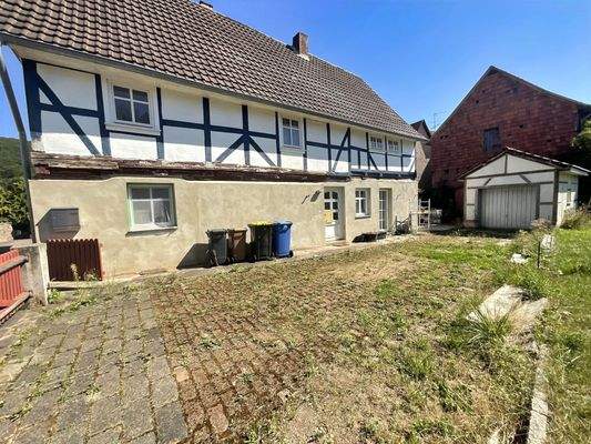 Vorderansicht mit Garage