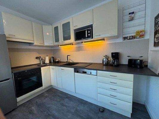 Küche mit Einbauküche