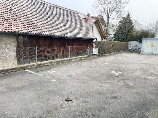 Pkw-Stellplatz im Hof